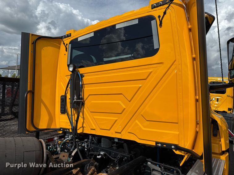 image for item HI9250 2023 International LT625 semi truck