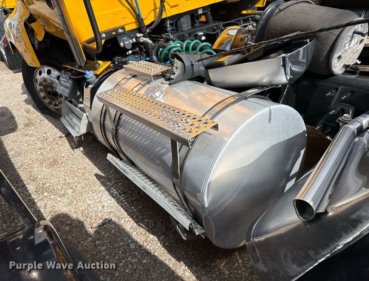 image for item HI9250 2023 International LT625 semi truck