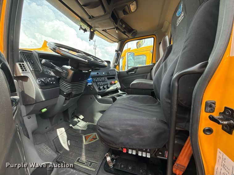 image for item HI9250 2023 International LT625 semi truck