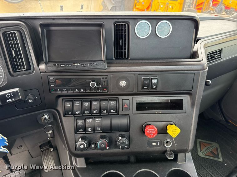 image for item HI9250 2023 International LT625 semi truck