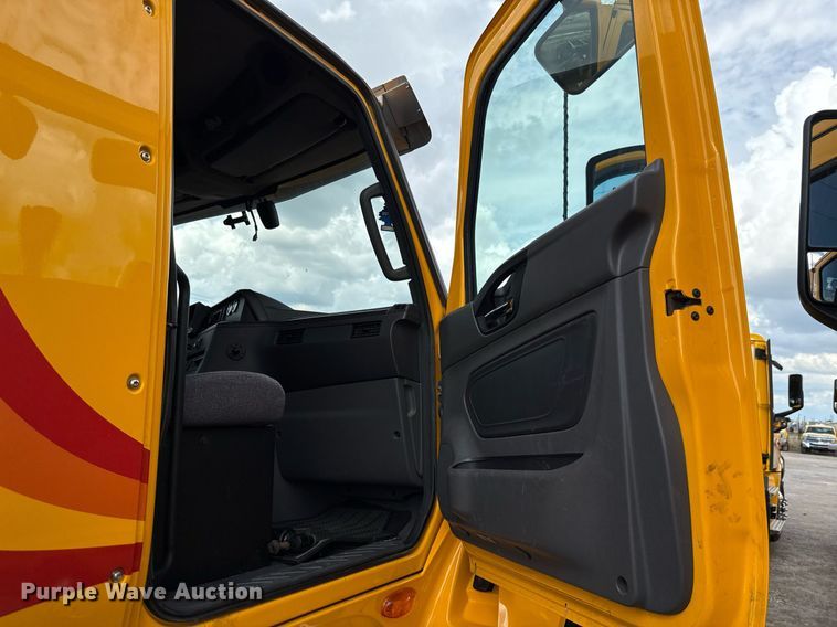 image for item HI9250 2023 International LT625 semi truck