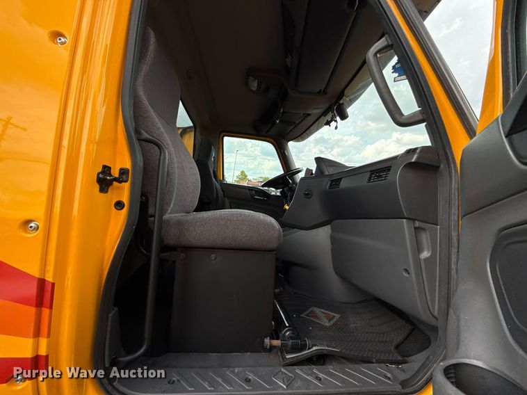 image for item HI9250 2023 International LT625 semi truck