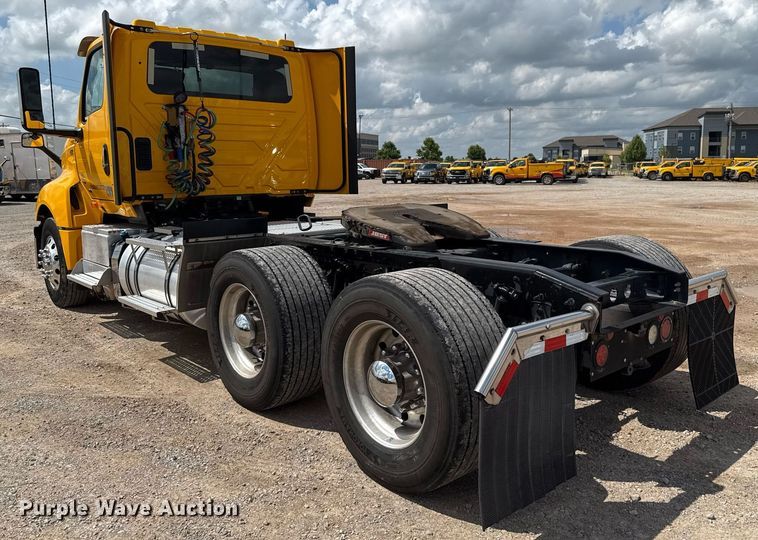 image for item HI9251 2021 International LT625 semi truck