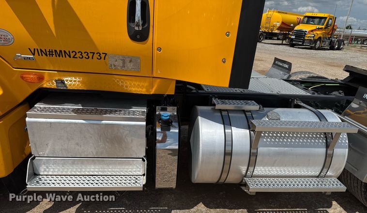 image for item HI9251 2021 International LT625 semi truck