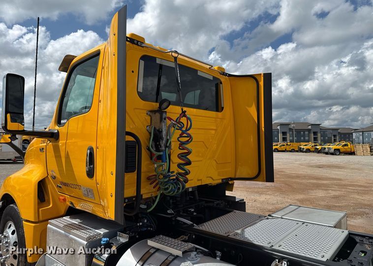 image for item HI9251 2021 International LT625 semi truck