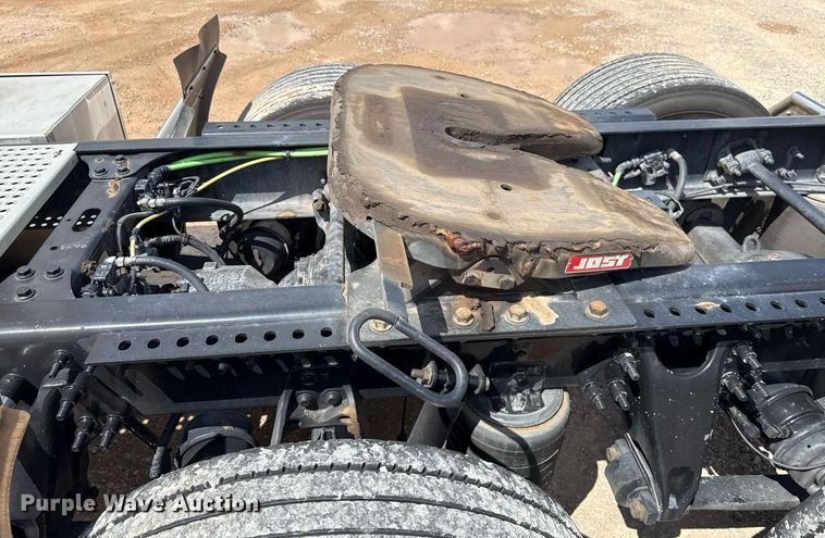 image for item HI9251 2021 International LT625 semi truck