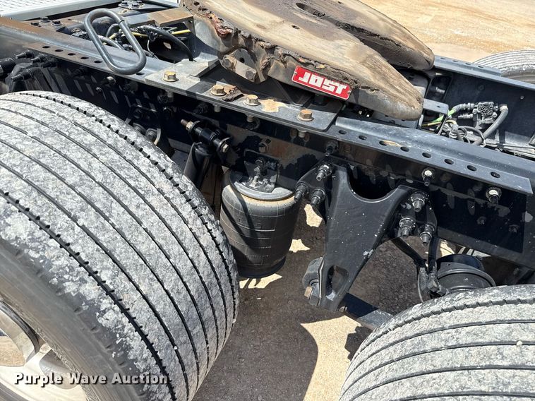 image for item HI9251 2021 International LT625 semi truck