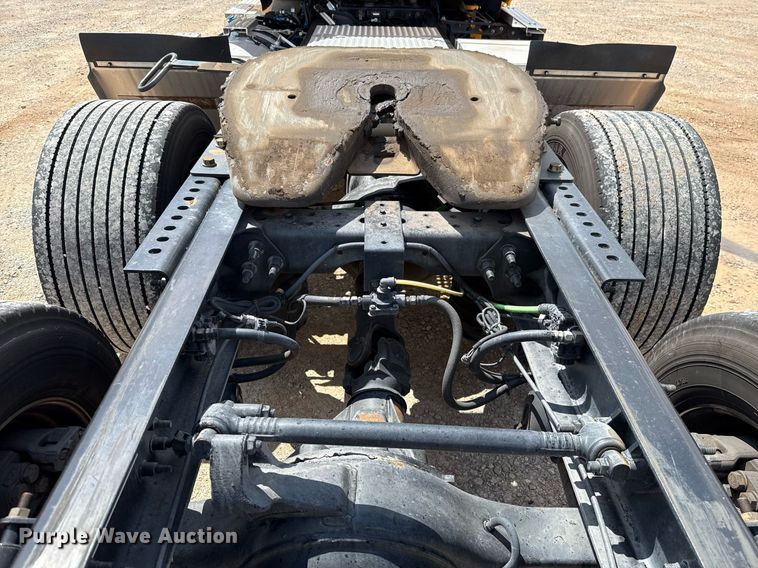 image for item HI9251 2021 International LT625 semi truck