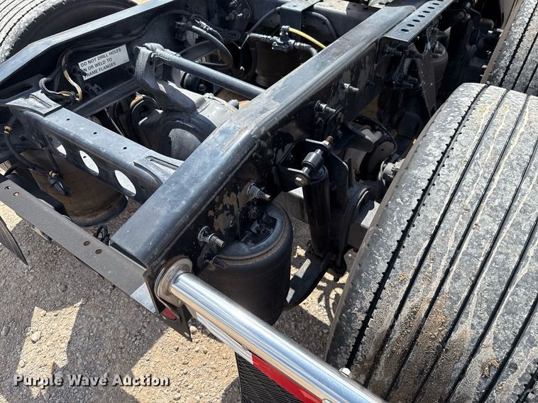 image for item HI9251 2021 International LT625 semi truck