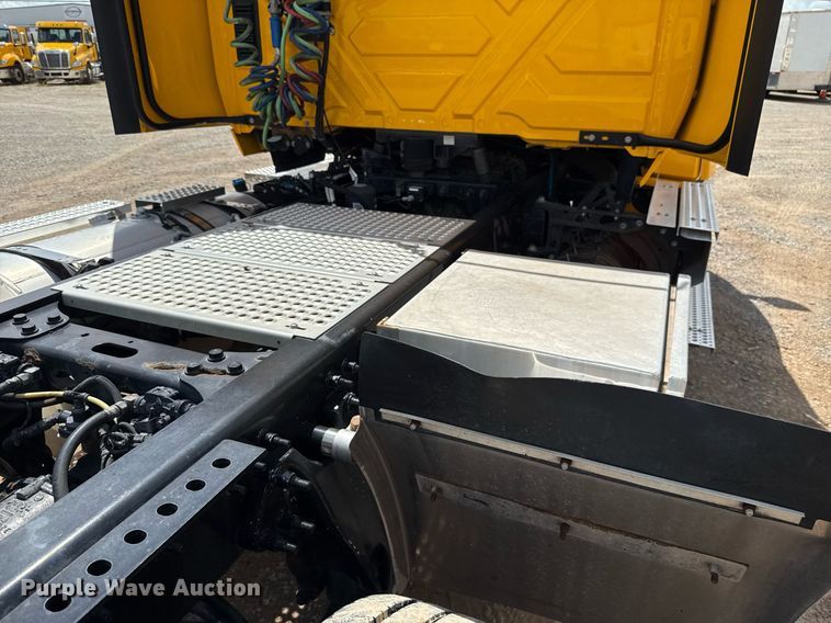 image for item HI9251 2021 International LT625 semi truck