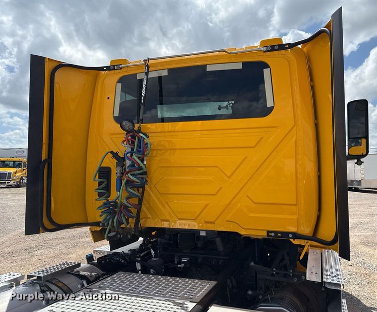 image for item HI9251 2021 International LT625 semi truck