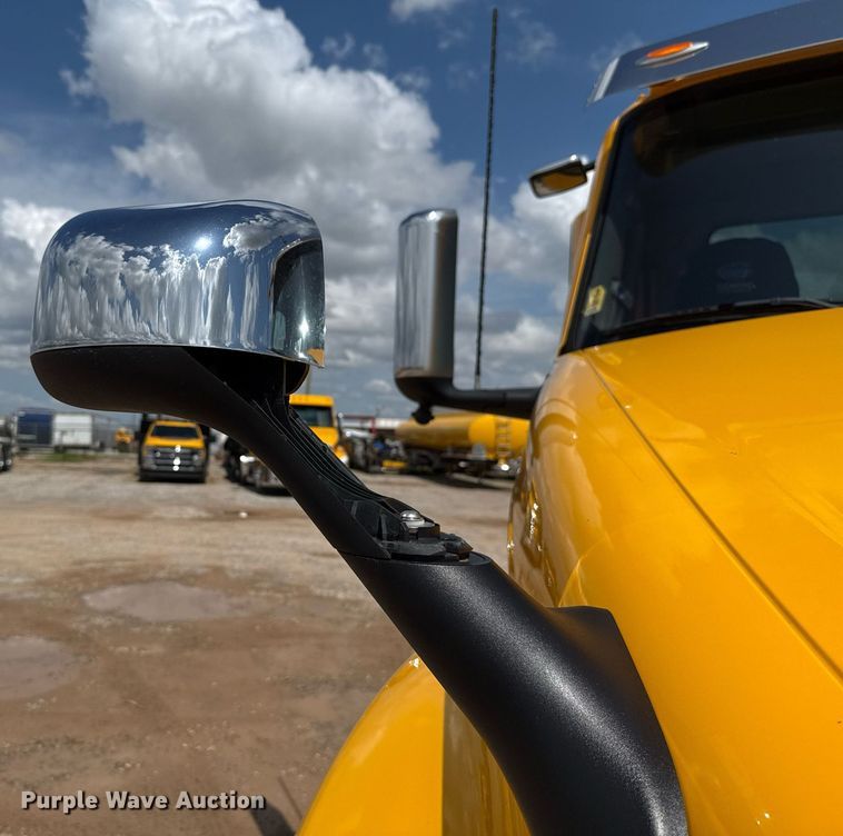 image for item HI9251 2021 International LT625 semi truck