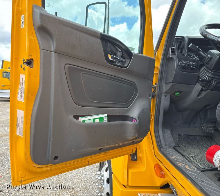 image for item HI9251 2021 International LT625 semi truck