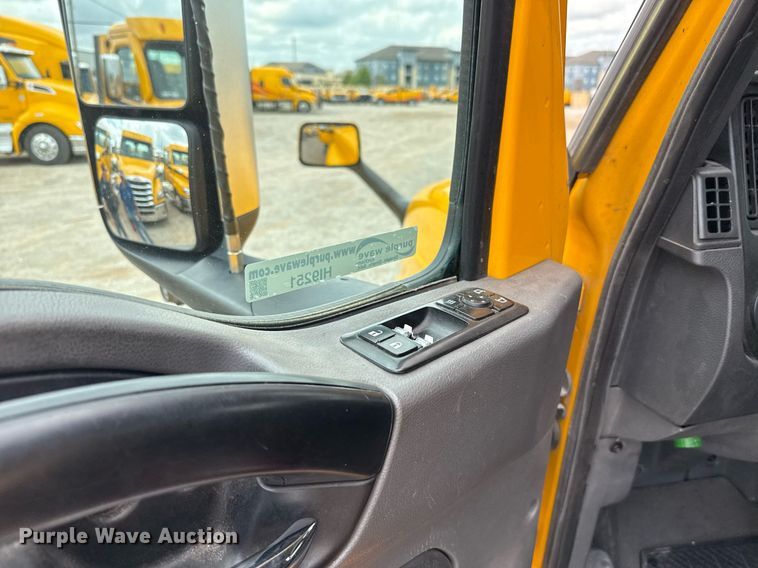 image for item HI9251 2021 International LT625 semi truck