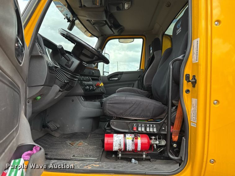 image for item HI9251 2021 International LT625 semi truck