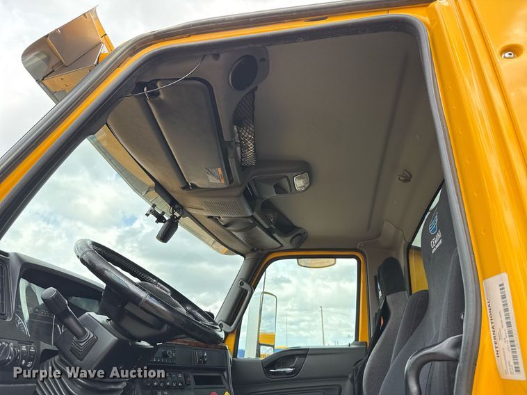 image for item HI9251 2021 International LT625 semi truck