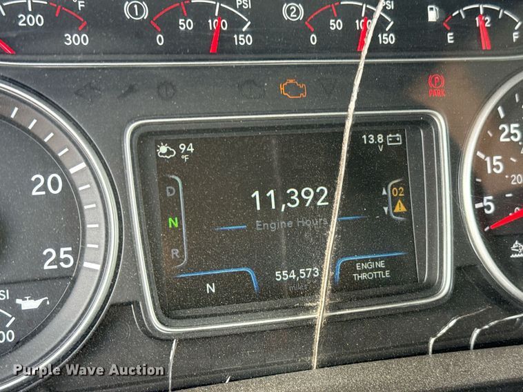 image for item HI9251 2021 International LT625 semi truck