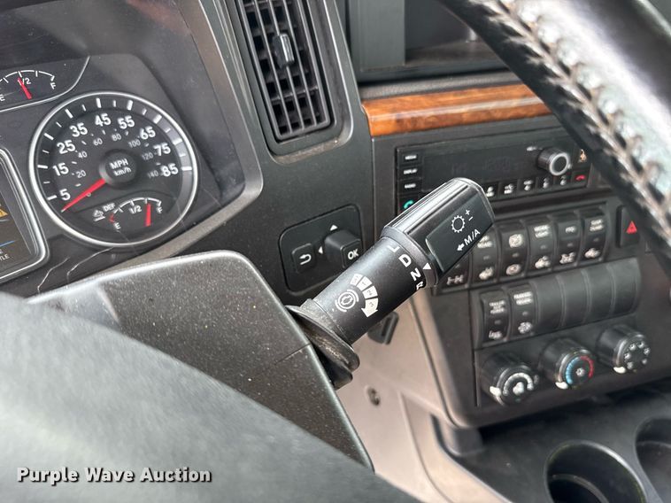 image for item HI9251 2021 International LT625 semi truck