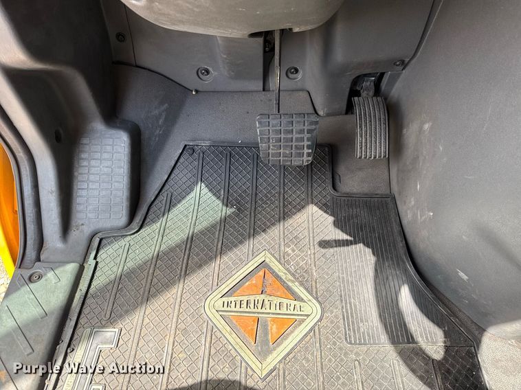 image for item HI9251 2021 International LT625 semi truck