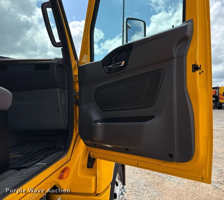 image for item HI9251 2021 International LT625 semi truck