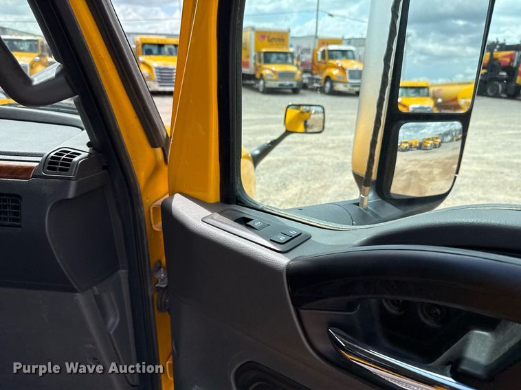 image for item HI9251 2021 International LT625 semi truck