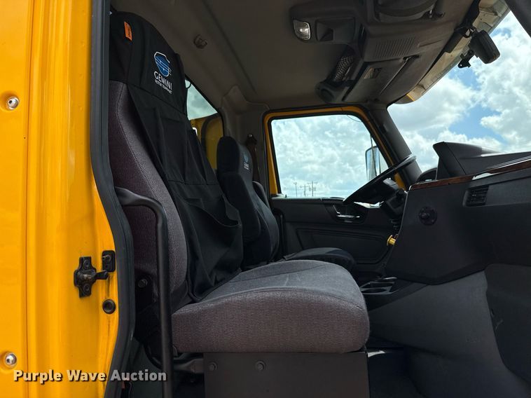 image for item HI9251 2021 International LT625 semi truck