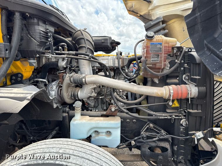 image for item HI9251 2021 International LT625 semi truck