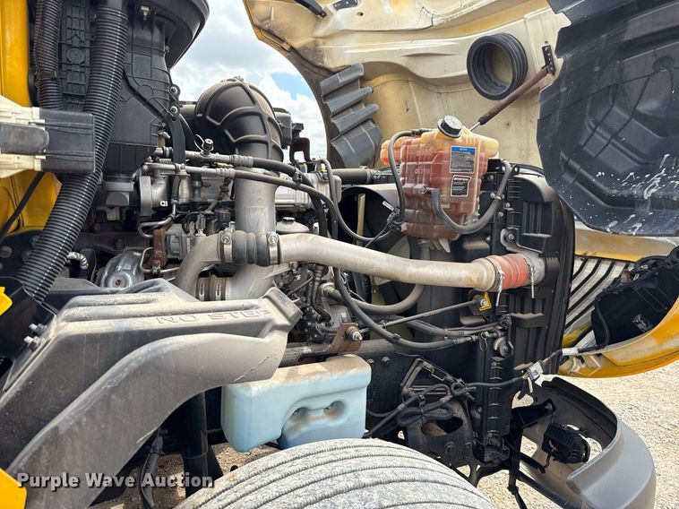 image for item HI9251 2021 International LT625 semi truck