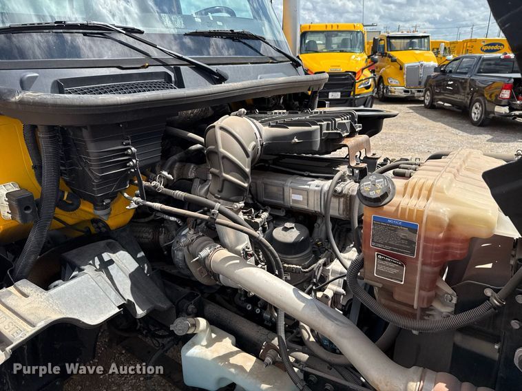 image for item HI9251 2021 International LT625 semi truck