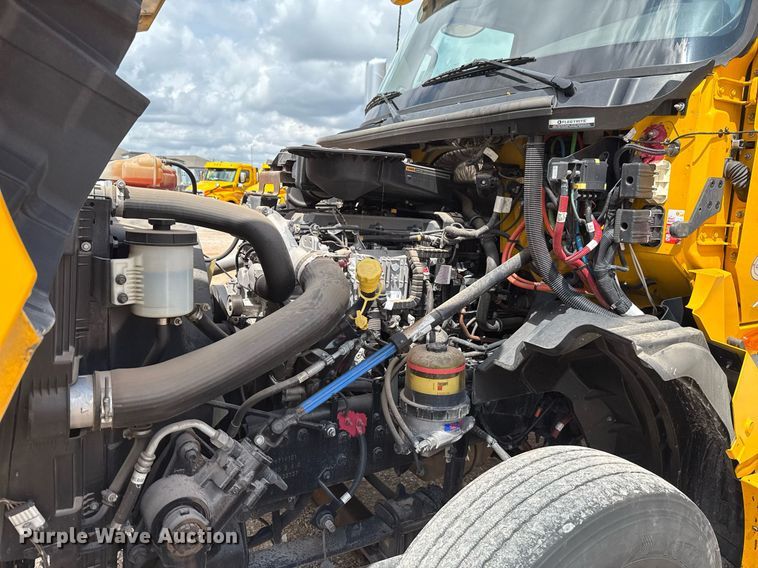 image for item HI9251 2021 International LT625 semi truck