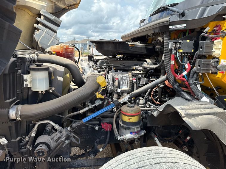 image for item HI9251 2021 International LT625 semi truck