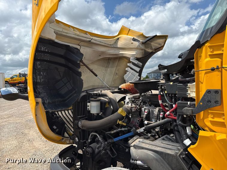 image for item HI9251 2021 International LT625 semi truck