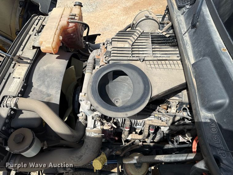 image for item HI9251 2021 International LT625 semi truck