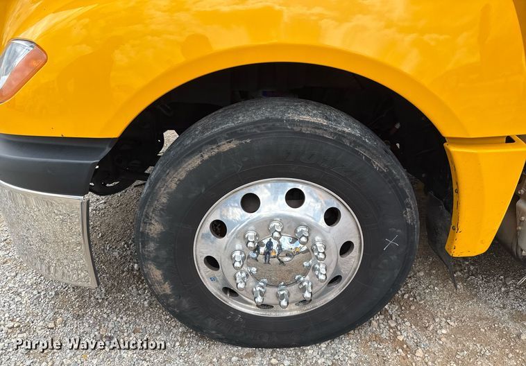 image for item HI9251 2021 International LT625 semi truck