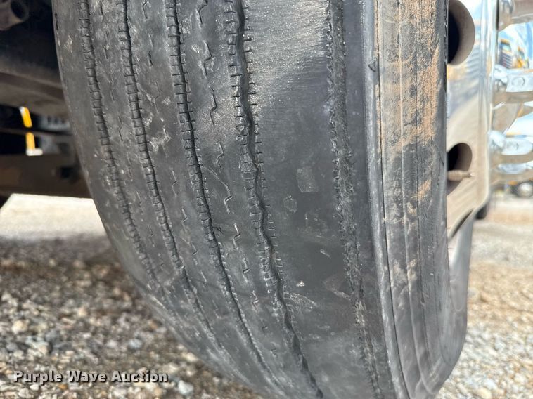 image for item HI9251 2021 International LT625 semi truck