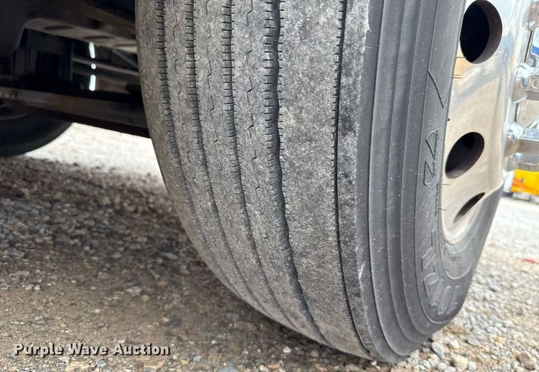 image for item HI9251 2021 International LT625 semi truck