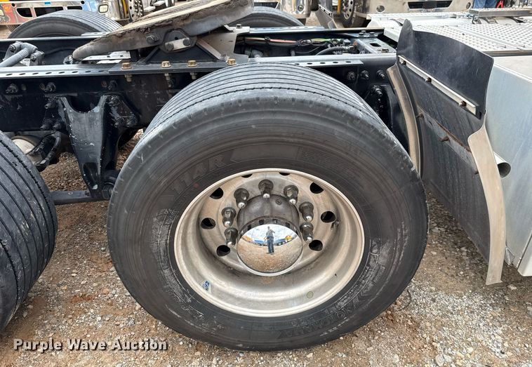 image for item HI9251 2021 International LT625 semi truck