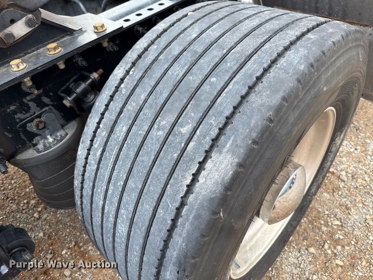 image for item HI9251 2021 International LT625 semi truck