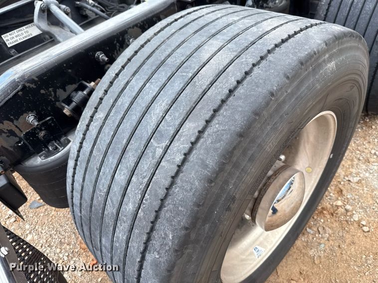 image for item HI9251 2021 International LT625 semi truck