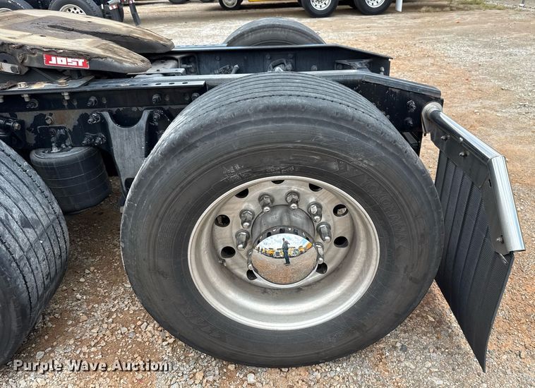 image for item HI9251 2021 International LT625 semi truck