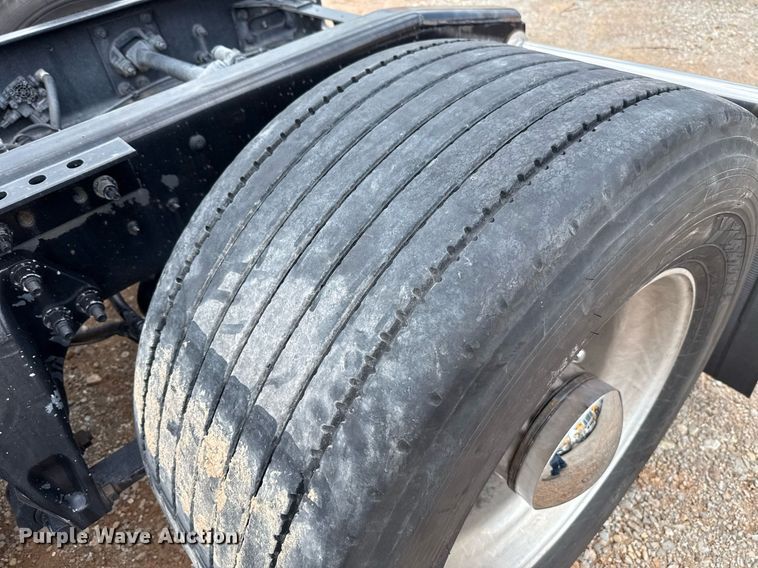 image for item HI9251 2021 International LT625 semi truck