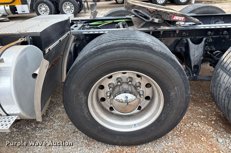 image for item HI9251 2021 International LT625 semi truck