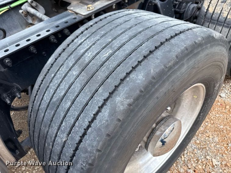 image for item HI9251 2021 International LT625 semi truck