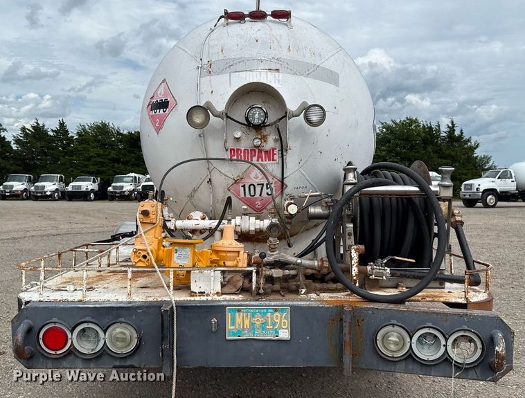 image for item HI9263 2011 Freightliner Business Class M2 truck cab and chassis