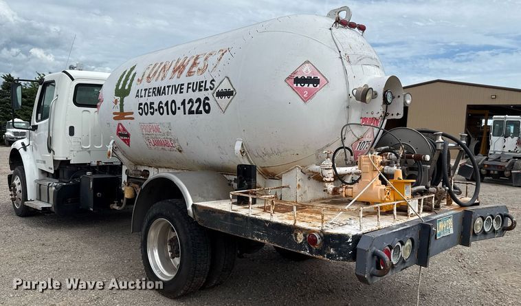 image for item HI9263 2011 Freightliner Business Class M2 truck cab and chassis