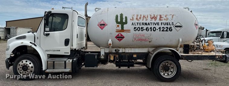 image for item HI9263 2011 Freightliner Business Class M2 truck cab and chassis