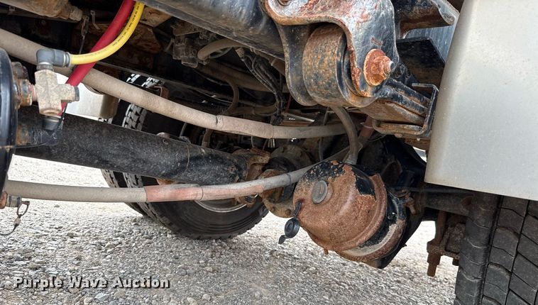 image for item HI9263 2011 Freightliner Business Class M2 truck cab and chassis