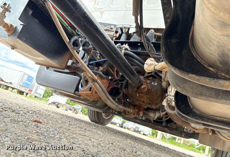 image for item HI9263 2011 Freightliner Business Class M2 truck cab and chassis