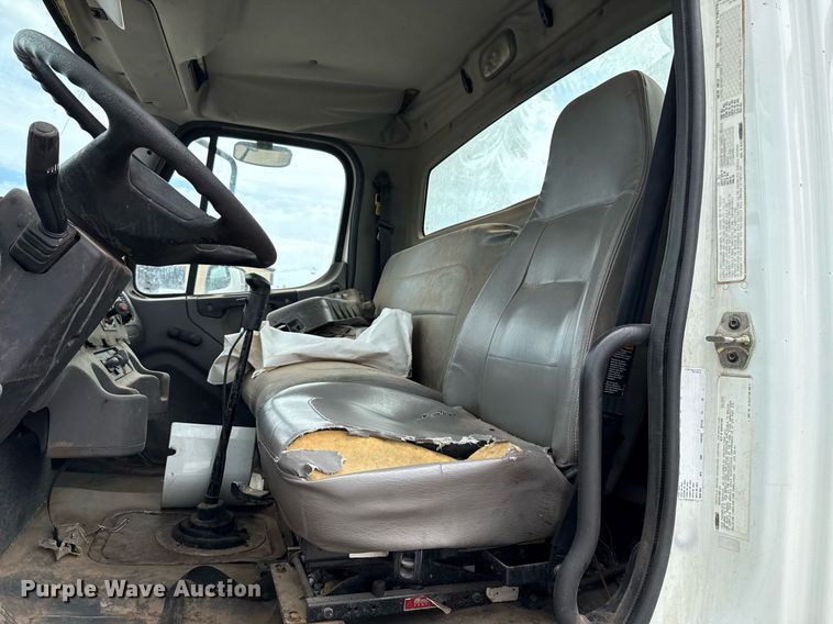 image for item HI9263 2011 Freightliner Business Class M2 truck cab and chassis