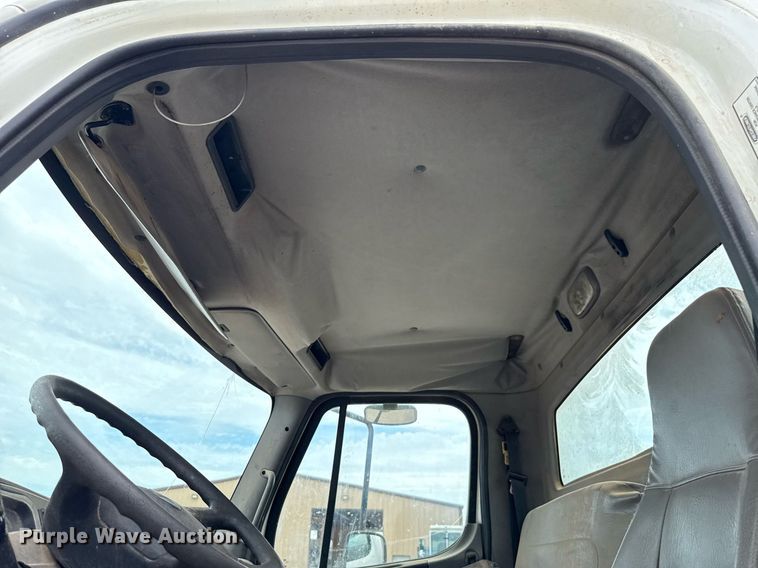 image for item HI9263 2011 Freightliner Business Class M2 truck cab and chassis